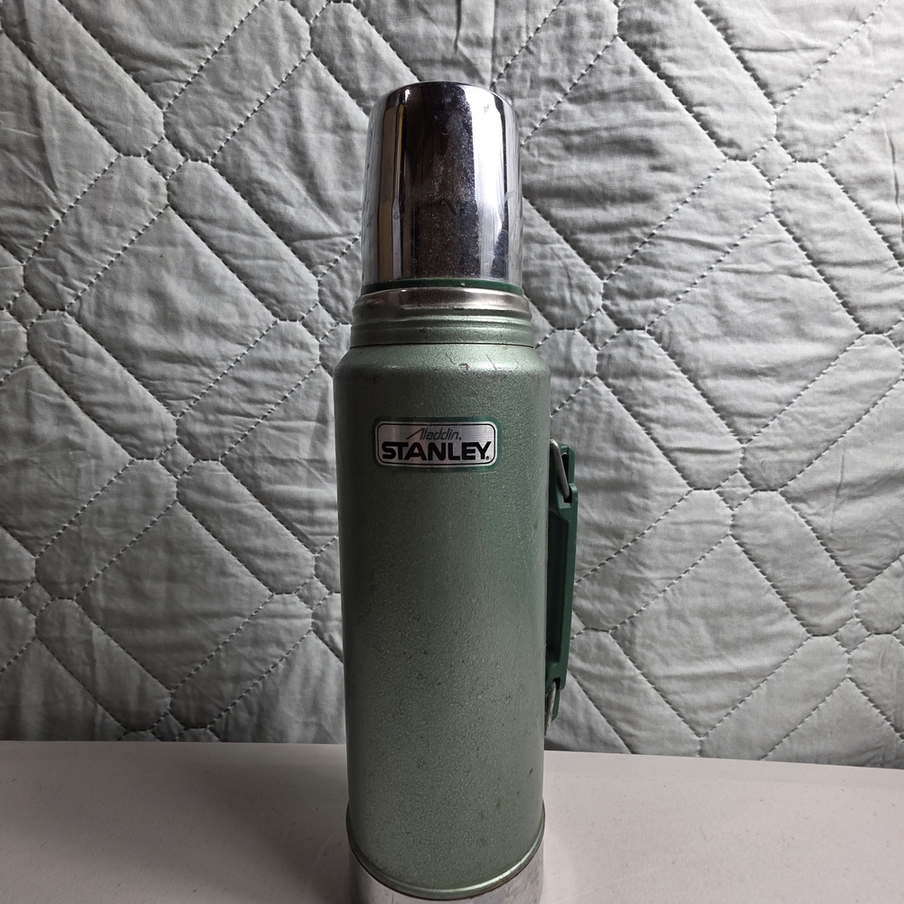 Aladdin Stanley Green Vacuum Bottle Thermos Quart A-944DH USA Pour Spout Top VTG